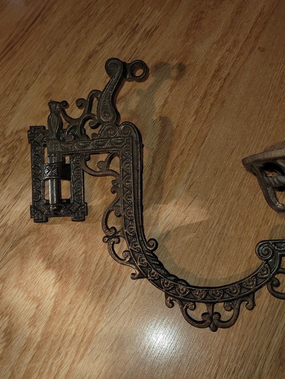 Vintage Lamp Holder - Picture 8 of 13